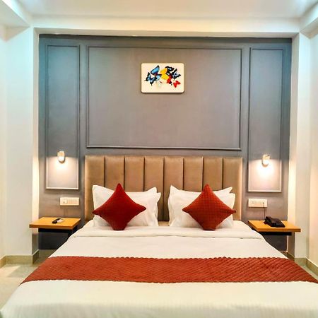 Hotel Mavens White Artemis Hospital Road Sector 52 Gurgaon Esterno foto