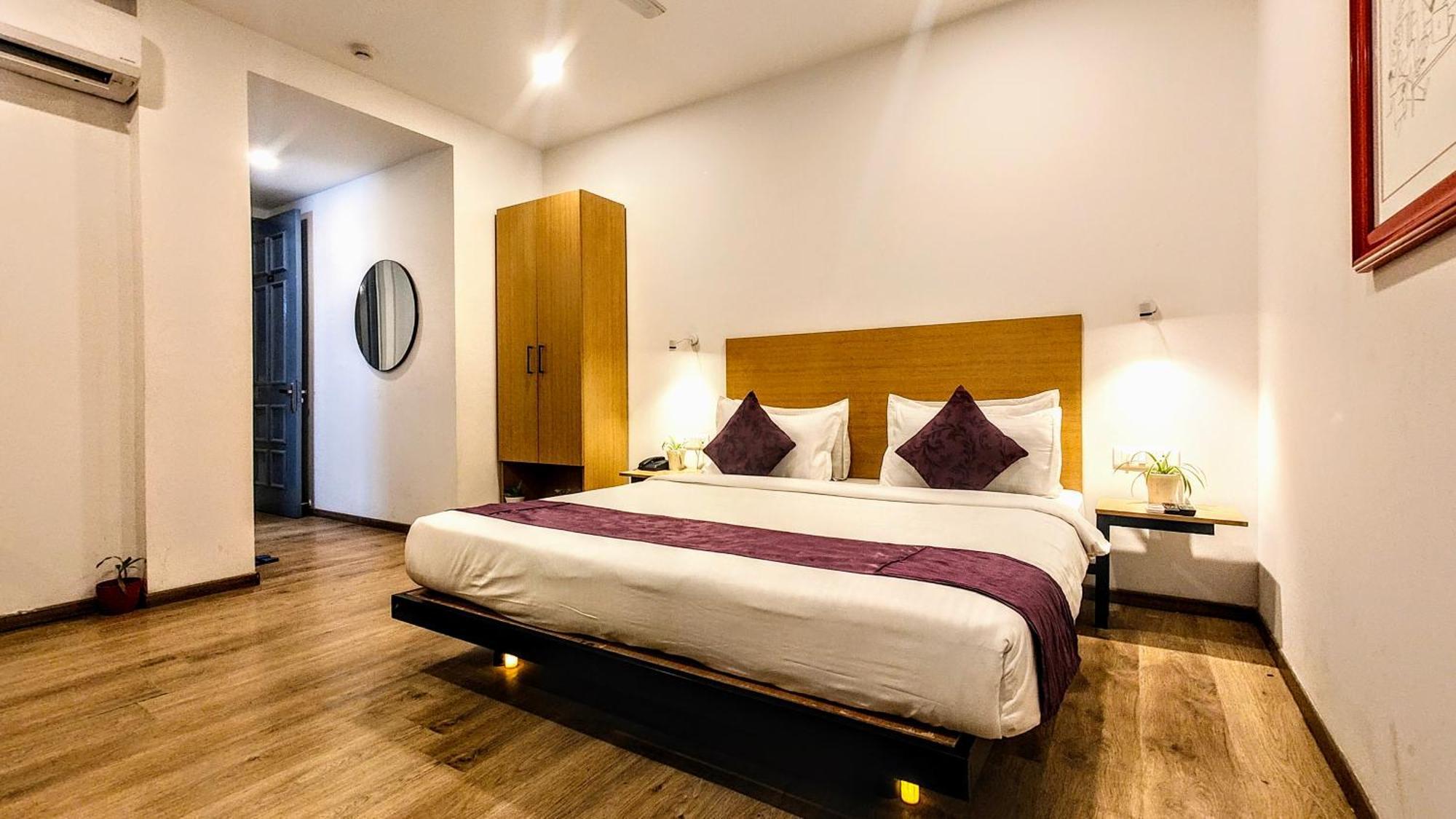 Hotel Mavens White Artemis Hospital Road Sector 52 Gurgaon Esterno foto