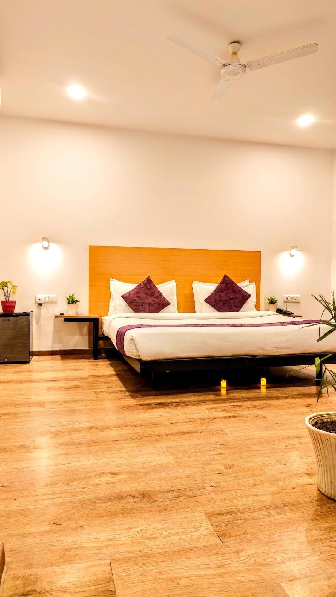 Hotel Mavens White Artemis Hospital Road Sector 52 Gurgaon Esterno foto