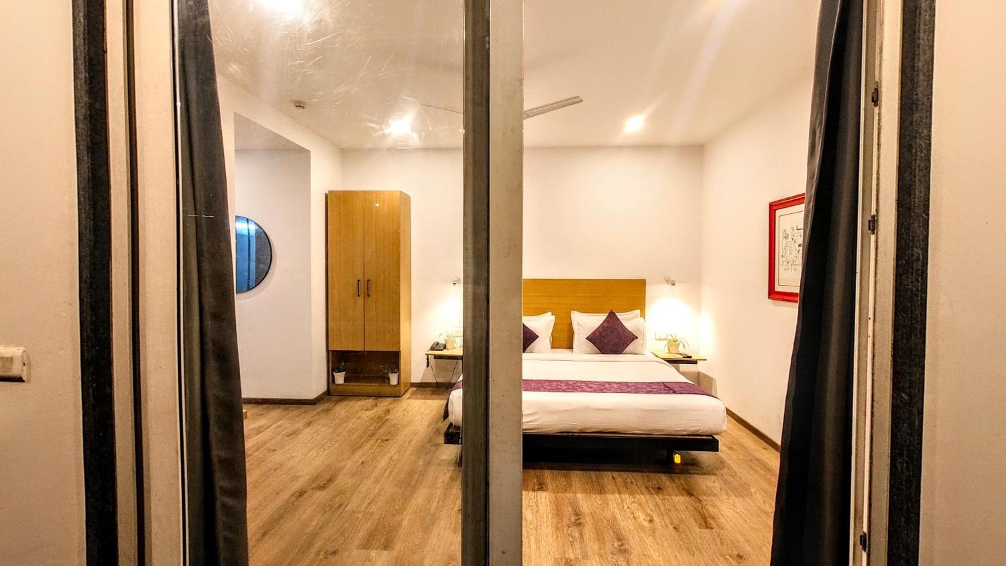 Hotel Mavens White Artemis Hospital Road Sector 52 Gurgaon Esterno foto