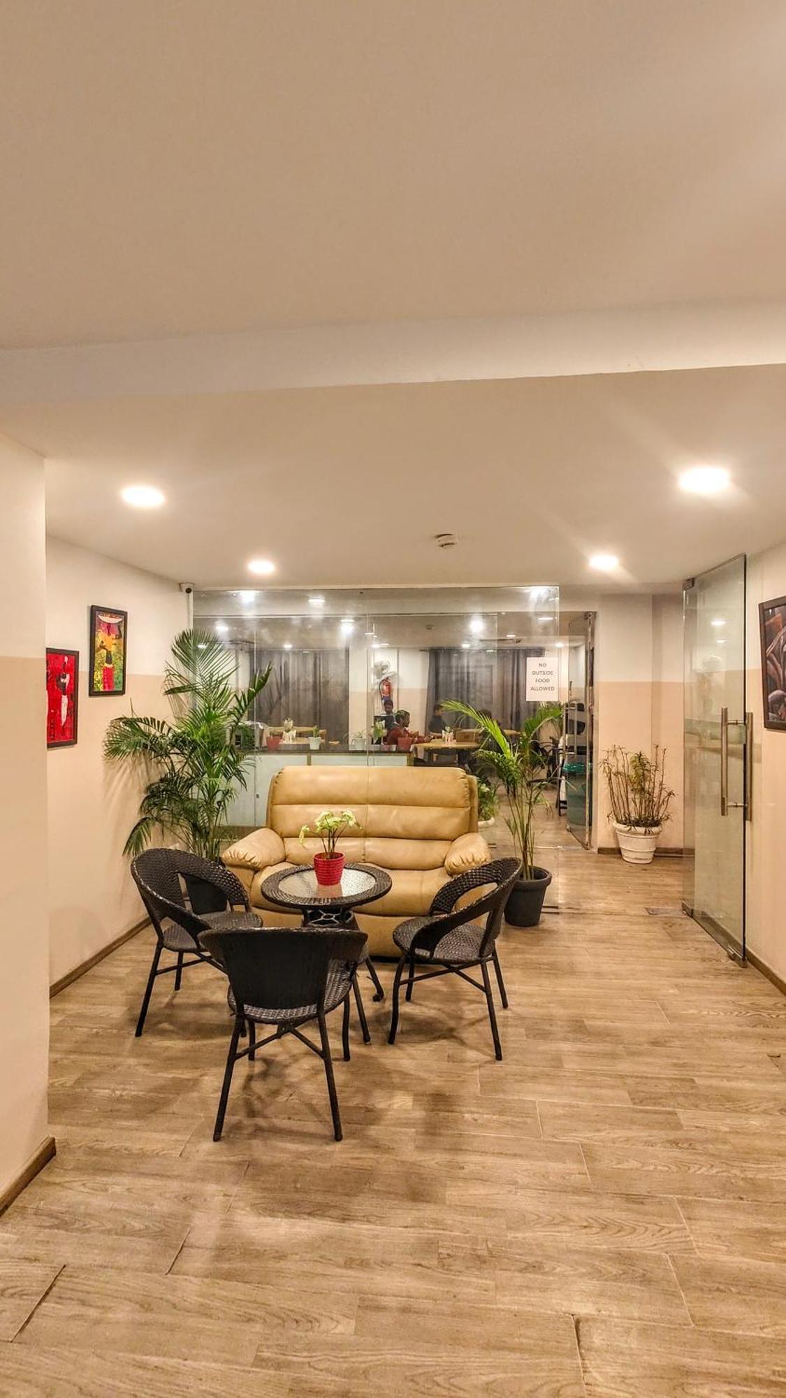 Hotel Mavens White Artemis Hospital Road Sector 52 Gurgaon Esterno foto