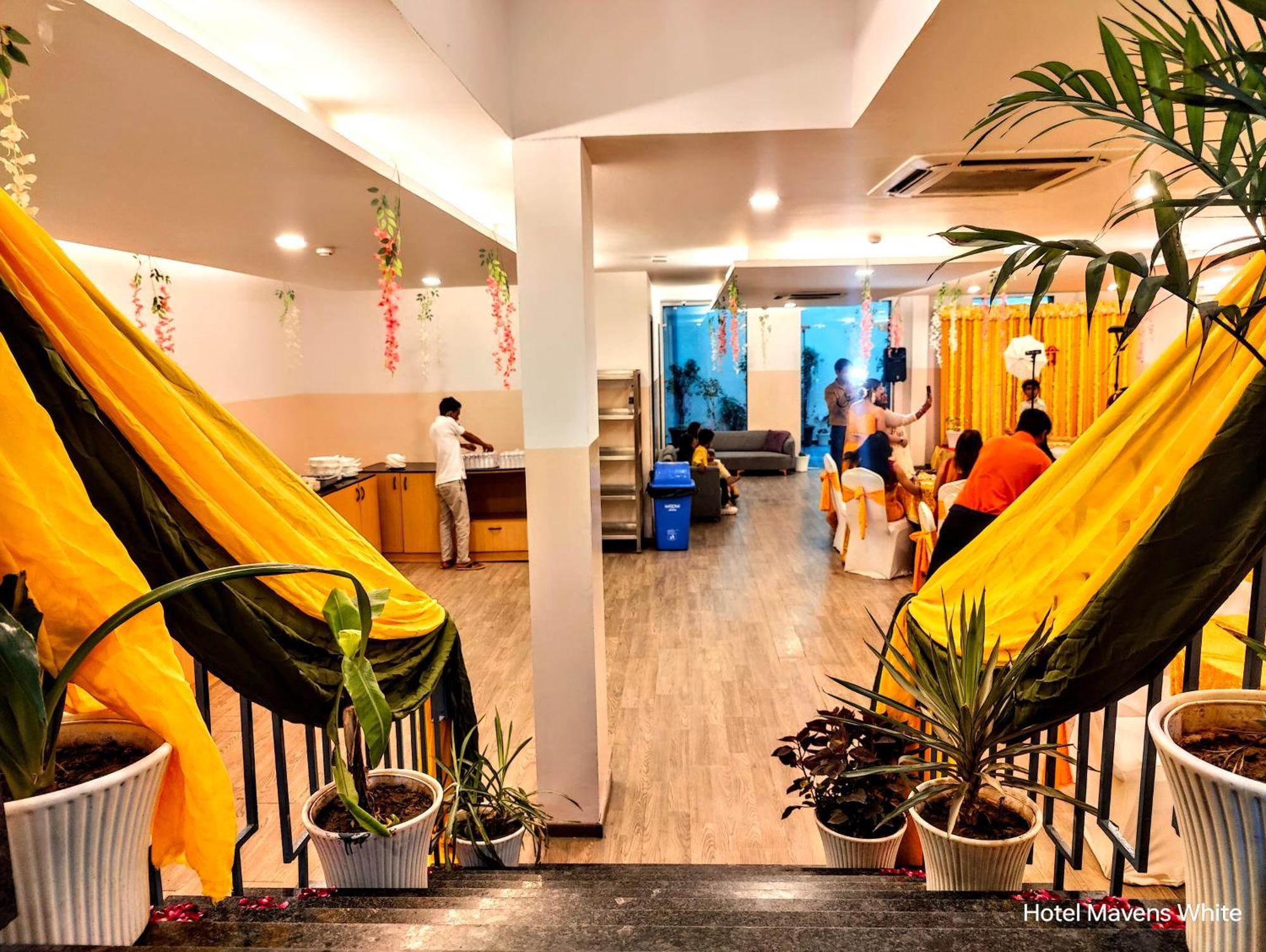 Hotel Mavens White Artemis Hospital Road Sector 52 Gurgaon Esterno foto