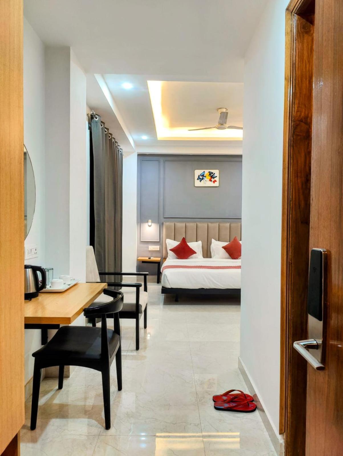 Hotel Mavens White Artemis Hospital Road Sector 52 Gurgaon Esterno foto
