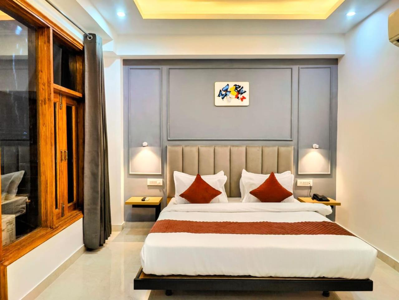 Hotel Mavens White Artemis Hospital Road Sector 52 Gurgaon Esterno foto